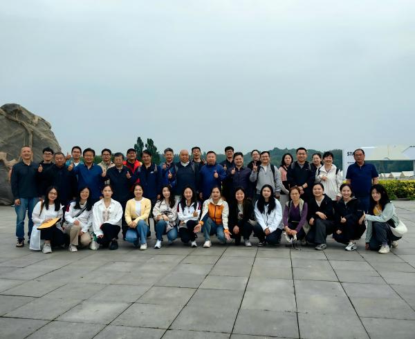 躍動春光，共赴夏至 ——中國農(nóng)墾經(jīng)濟發(fā)展中心組織開展春游暨職工健步走活動