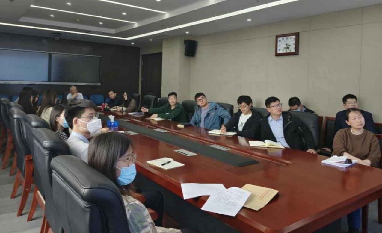 夯實(shí)研究基本功 共謀農(nóng)墾高質(zhì)量發(fā)展——農(nóng)墾中心第一青年理論學(xué)習(xí)小組開(kāi)展專題講座